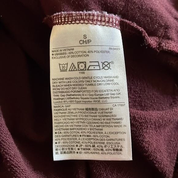 NWOT GAP Women’s Turtleneck sweatshirt with front pocket. - Picture 4 of 4